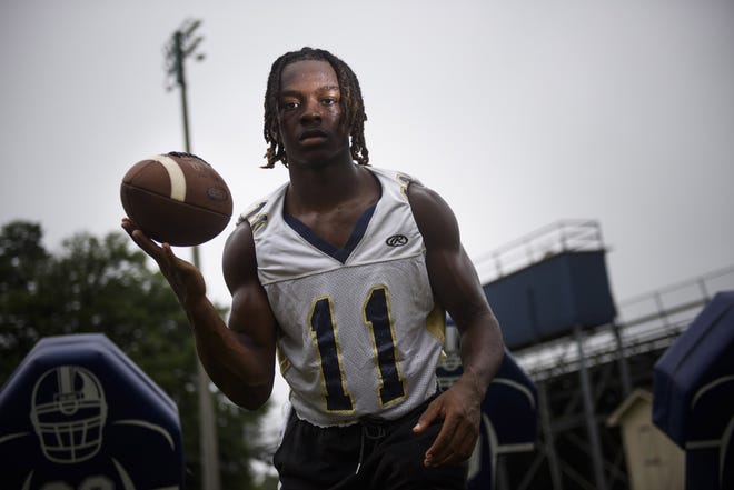 Wide receiver Toshiro Spivey was one of four Golden Bulls to catch 25 or more passes in 2017. [Melissa Sue Gerrits/The Fayetteville Observer]
