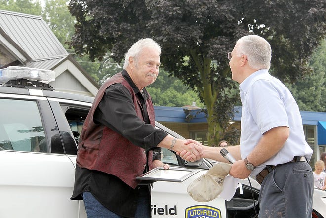 Litchfield City Manager Doug Terry (right) thanks Jim Wildt for his service to the community. Wildt was the 2018 grand marshall of the Litchfield Sweet Corn Days parade. [ANDY BARRAND PHOTO]