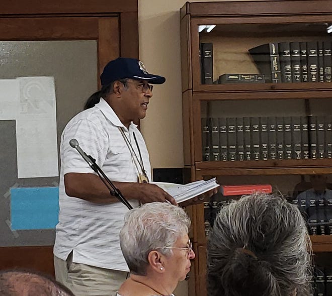 Pokanoket Sagamore Po Wauipi Neimpaug addresses the Westport Board of Selectmen about beach access. [Herald News Photo | Jeff Wagner]