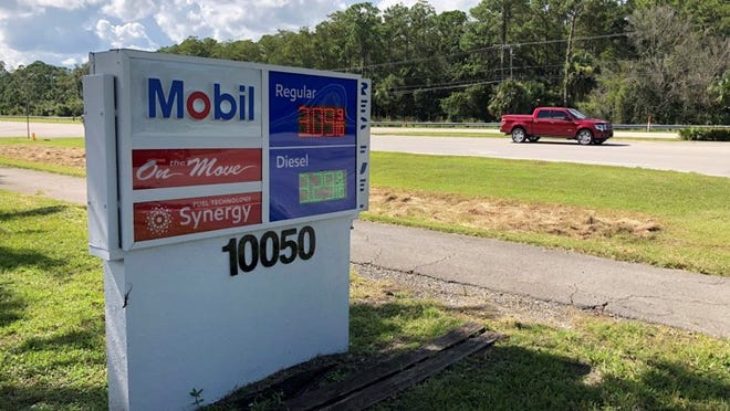 Nearly 20 people had to pay hundreds to get their cars repaired after pumping bad gas from a Jupiter Farms Mobil station, 10050 W. Indiantown Road, in late June or early July. (Hannah Morse / The Palm Beach Post)