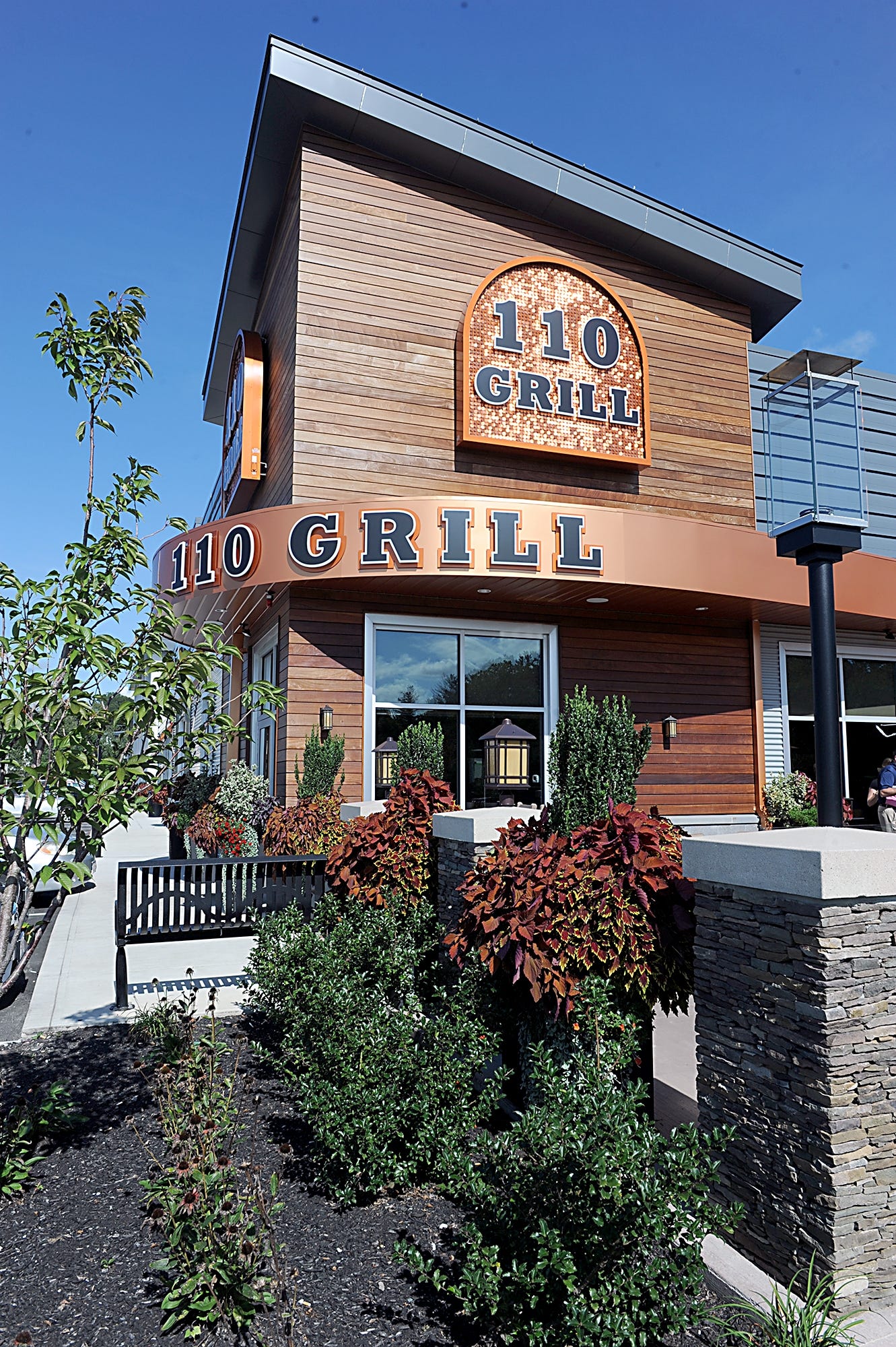 fantastisk Ansigt opad chant Fast-growing restaurant chain bucks industry trend