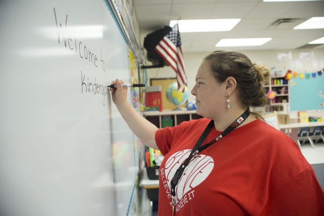 Lake County teachers have ratified a contract that awards most teachers at least $1,200 a year in raises, provided they rate as effective on their annual evaluations. The contract must still be approved by the School Board on Monday. [CINDY SHARP / CORRESPONDENT]