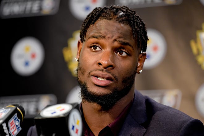 The Pittsburgh Steelers are beginning preparations for their Week 1 opener against Cleveland without All-Pro running back Le'Veon Bell, shown here answering questions at a post-game meeting with reporters in 2017. (AP Photo/Fred Vuich, File)