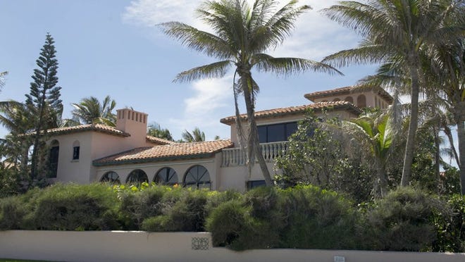Rocker Jon Bon Jovi paid a recorded $10 millon for a Palm Beach house with ocean views built in 1985 at 230 N. Ocean Blvd. The lot measures about a third of an acre. (Meghan McCarthy/Daily News)
