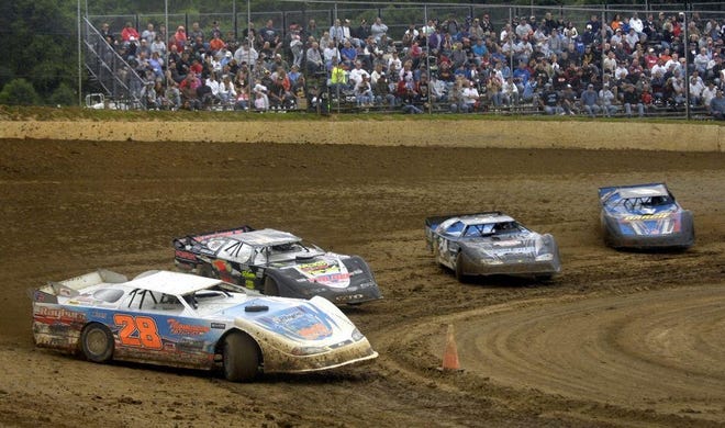 The Peoria Speedway this weekend will host its Fall Classic, with racing scheduled for both Friday and Saturday night. (MATT DAYHOFF/JOURNAL STAR FILE PHOTO)