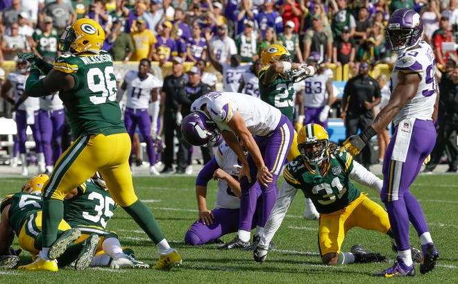 Minnesota Vikings kicker Daniel Carlson reacts after missing a field goal in the final seconds of overtime an NFL football game against the Green Bay Packers Sunday, Sept. 16, 2018, in Green Bay, Wis. The game ended in a 29-29 tie. (AP Photo/Mike Roemer)