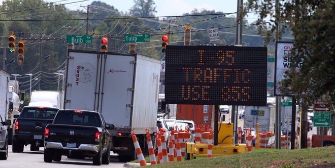An Interstate 95 detour sign, located at the intersection of U.S. 321 and Tulip Drive in Gastonia, directs drivers headed south to connect with Interstate 85 on Tuesday afternoon, Sept. 18, 2018. [Mike Hensdill/The Gaston Gazette]
