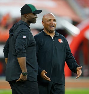 Cleveland Browns head coach Hue Jackson, right, and New York Jets head coach Todd Bowles talk before an NFL football game, Thursday, Sept. 20, 2018, in Cleveland. (AP Photo/Ron Schwane)