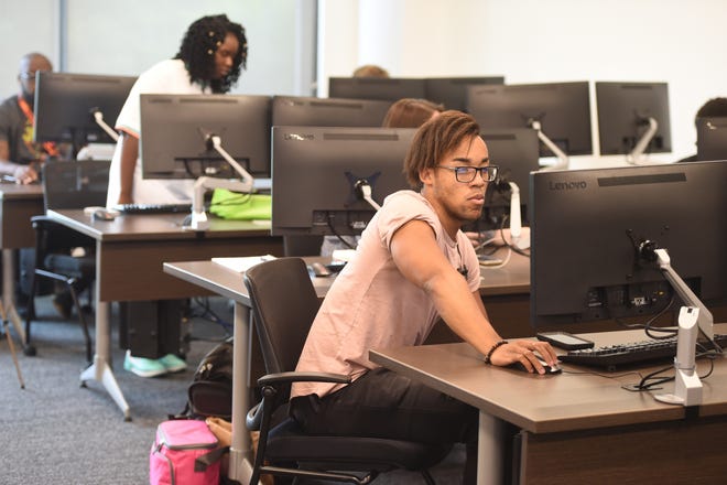 Students work during an "ethical hacking" class at the Georgia Cyber Center. A 2017 Augusta University study found companies ranked experience over college degrees and certifications when it came to hiring for cyber-related and information technology jobs. [MICHAEL HOLAHAN/THE AUGUSTA CHRONICLE]