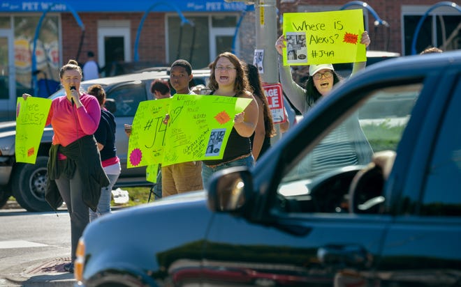MATT DAYHOFF/JOURNAL STAR A group of protesters chant and wave signs at the corner of North Knoxville and West Richmond avenues during a march on Sunday, Sept. 23, 2018 to raise awareness about Alexis Camry Scott, who went missing a year ago in Peoria.