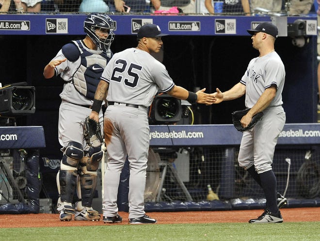 Yankees' Gary Sanchez, left, and Gleyber Torres (25) congratulate Brett Gardner after his leaping catch on the warning track to end the sixth inning. [THE ASSOCIATED PRESS]