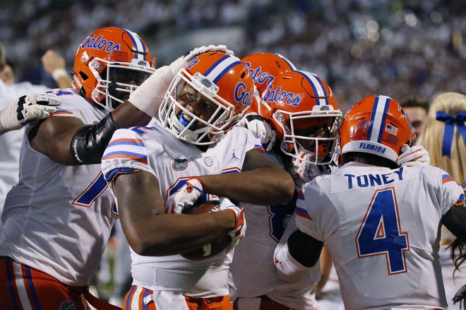 Florida tight end Moral Stephens (82) celebrates his 20-yard touchdown pass reception Saturday against Mississippi State during the second half in Starkville, Miss. [Rogelio V. Solis/Associated Press]