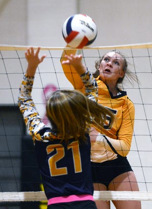 Hackett's Rain Vaughn, right, hits in the first set as Lavaca's Abby Glidewell attempts to block on Tuesday, Oct. 2, 2018, in Hackett. [BRIAN D. SANDERFORD/TIMES RECORD]