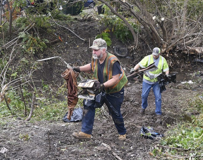 Recovery crews Sunday remove debris from the scene of a fatal crash where a limousine crashed into a parked and unoccupied SUV, killing 20 people, at an intersection Saturday in Schoharie, N.Y. [HANS PENNINK/ASSOCIATED PRESS]