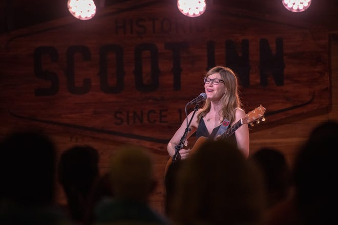 Lisa Loeb plays an ACL Fest Late Night show at Scoot Inn on Monday, October 8, 2018. [Kyser Lough for American-Statesman]