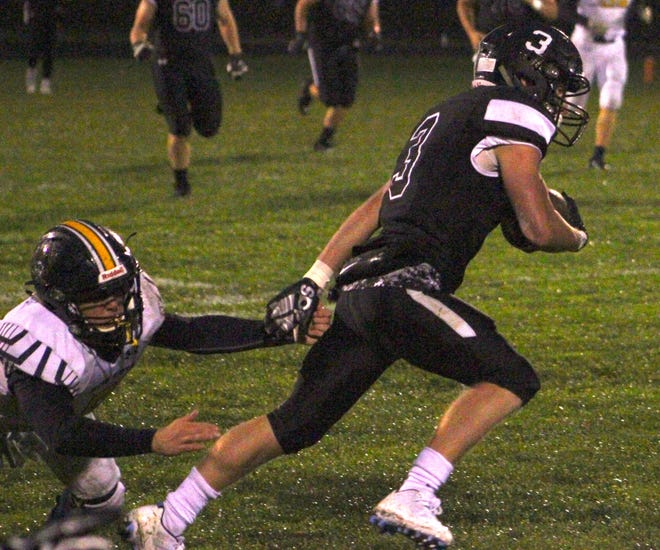West Ottawa's Max Voet runs against Grand Haven on Friday at West Ottawa. [Lenny Padilla/Sentinel contributor]