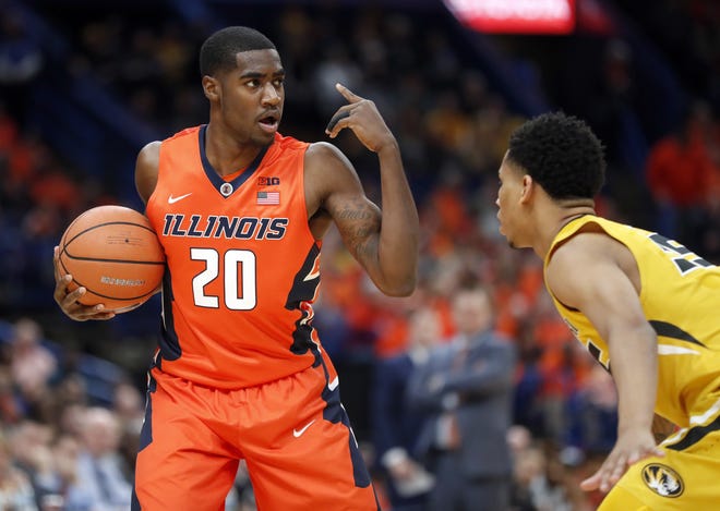 Illinois' Da'Monte Williams holds the ball during the first half of an NCAA college basketball game against Missouri Saturday, Dec. 23, 2017, in St. Louis. (AP Photo/Jeff Roberson)