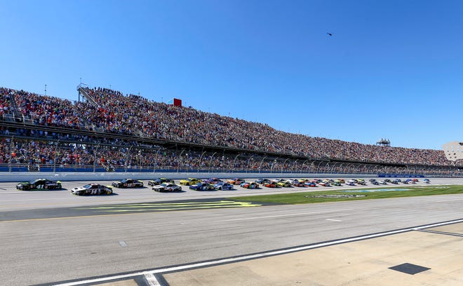 Kurt Busch (41) leads the pack to the start/finish line for the green flag in the 1000Bulbs.com 500 NASCAR Cup Series auto race at Talladega Superspeedway, Sunday, Oct. 14, 2018, in Talladega, Ala. (AP Photo/Butch Dill)
