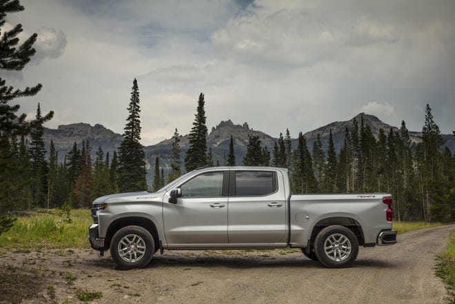 Customers replacing a 2009 5.3-liter V8 Silverado with a 2019 Silverado using a new 5.3L V8 and six-speed transmission will save 4.4 million gallons a year for every 100,000 pickups sold. [Chevrolet]