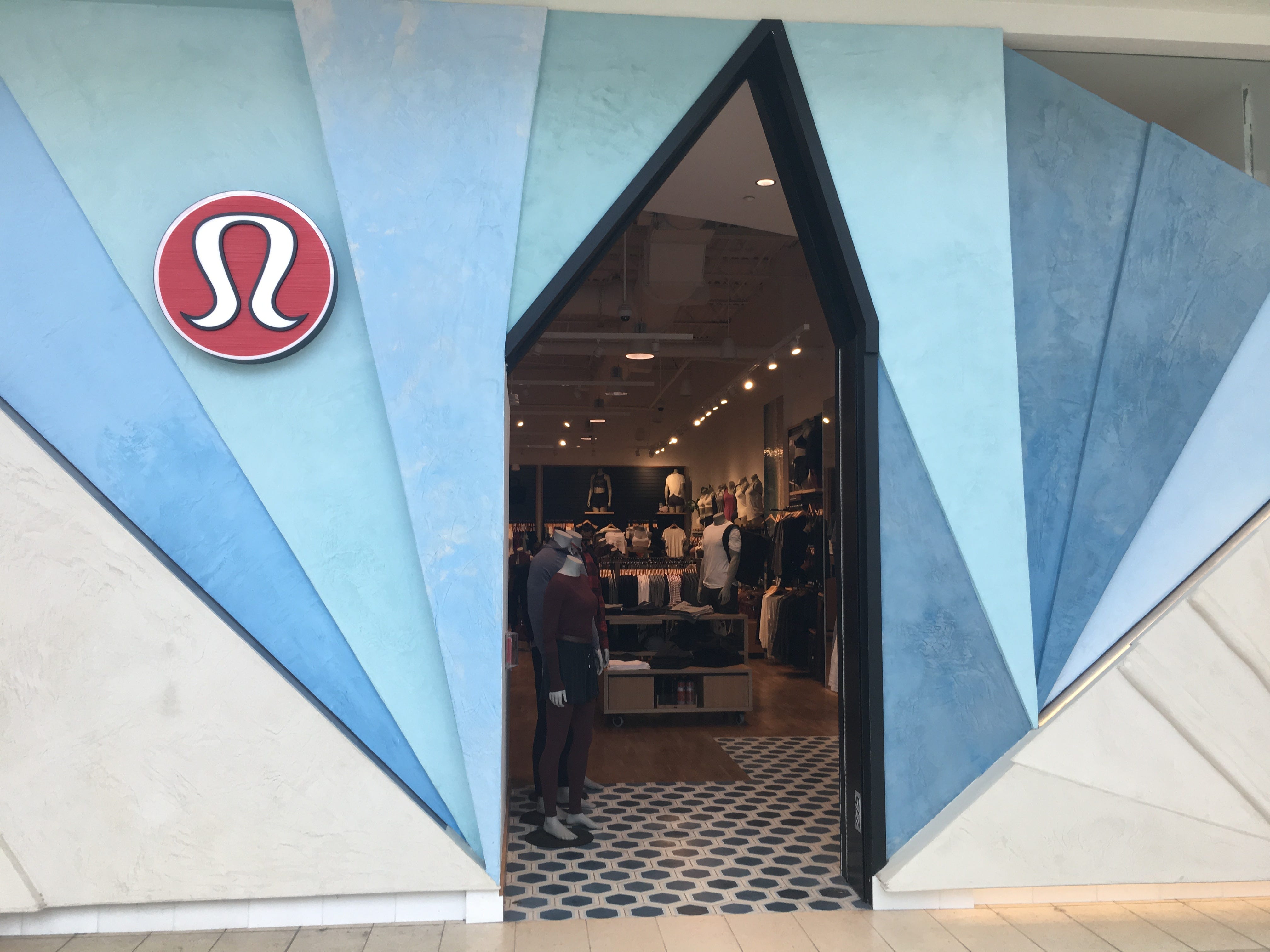 lululemon utc hours