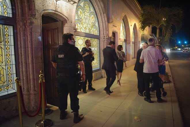 Security guards and police were present at the Prayers and Solidarity for Pittsburgh vigil at Palm Beach Synagogue on Sunday evening, which brought together about 200 faithful, including clergy, from different faiths. [Melanie Bell/palmbeachdailynews.com]