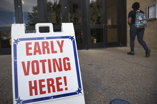 Students participate in early voting at Texas State University on Thursday. [LYNDA M. GONZALEZ/AMERICAN-STATESMAN]