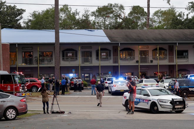 Police investigators work the scene of a shooting, Friday, Nov. 2, 2018, in Tallahassee, Fla. A shooter killed one person and critically wounded four others at a yoga studio in Florida's capital before killing himself Friday, officials said. (Tori Schneider/Tallahassee Democrat via AP)