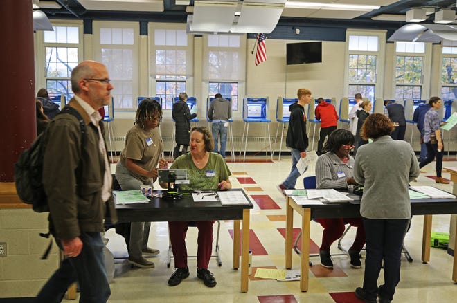 Voters cast their ballots Tuesday morning at Providence's Nathan Bishop Middle School. [The Providence Journal / Steve Szydlowski]