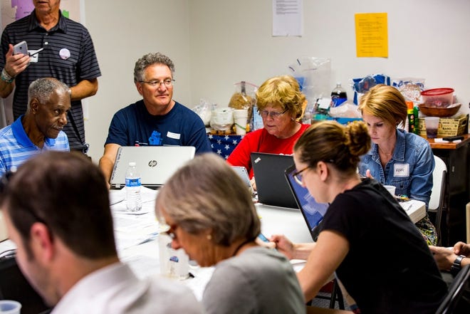 Volunteers text, email and call voters who used provisional or mail-in ballots to ensure their votes are counted at the Alachua County Democratic Headquarters on Thursday[Lauren Bacho/Staff Photographer]