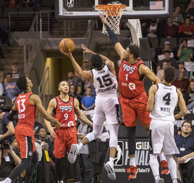 Austin Spurs forward Jaron Blossomgame (15) shoots a layup against the Raptors 905 during the second quarter at the NBA-G Basketball Finals at HEB Center Cedar Park on April 8, 2018. [JOHN GUTIERREZ / FOR AMERICAN-STATESMAN]