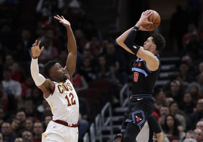 Chicago Bulls guard Zach LaVine, right, shoots against Cleveland Cavaliers guard David Nwaba during the first half Saturday, Nov. 10, 2018, in Chicago. The Bulls won 99-98. [NAM Y. HUH/THE ASSOCIATED PRESS]