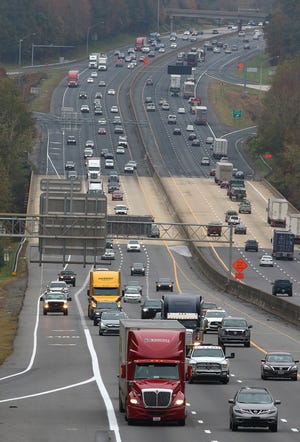 Traffic flows south on I-85 just north of Exit 27 near Belmont Monday afternoon, November 5, 2018. [Mike Hensdill/The Gaston Gazette]