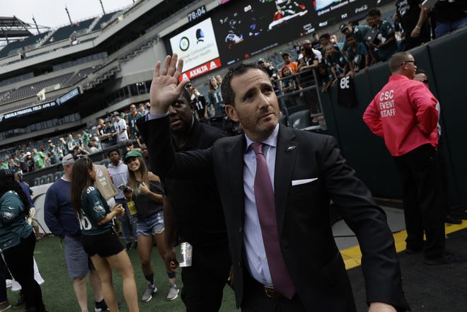 Eagles executive VP of football operations Howie Roseman waves to fans prior to a game at the Linc earlier this season. [MICHAEL PEREZ/ASSOCIATED PRESS]