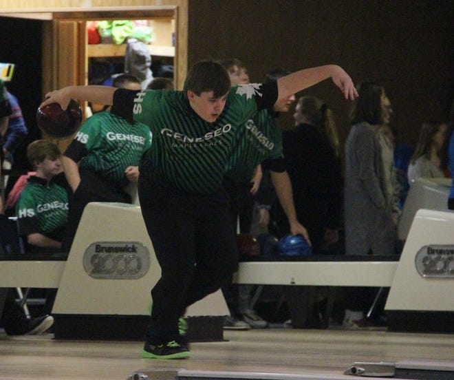 Justin Ford steps to the lane during Geneseo's dual against Yorkville at Lee's Lanes.