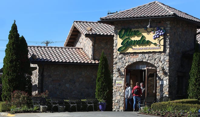 People have lunch at Olive Garden Friday afternoon, Nov. 16, 2018. A worker at Olive Garden in Gastonia has been diagnosed with tuberculosis. [Mike Hensdill/The Gaston Gazette]