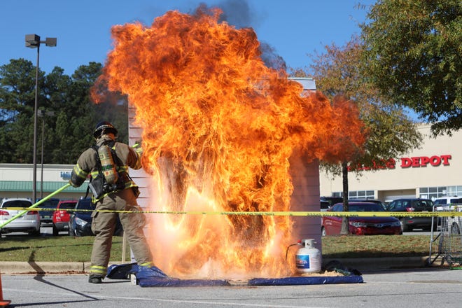 Northport Fire Rescue and Publix teamed up for the sixth annual “Turkey Frying Gone Wrong” demonstration on Saturday, Nov. 17, 2018. [Photo/Joseph Field]