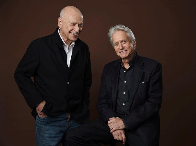 In this Nov. 7 photo, Alan Arkin, left, and Michael Douglas, cast members in the Netflix comedy series “The Kominsky Method,” pose for a portrait at the Beverly Wilshire Four Seasons hotel in Beverly Hills, Calif. The pair play Hollywood veterans facing the indignities of aging in a change-of-pace comedy-drama from sitcom hitmaker Chuck Lorre. [CHRIS PIZZELLO/INVISION/ASSOCIATED PRESS]