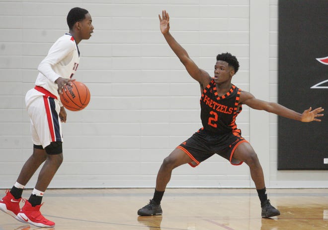 Kijuan Burns, right, shown guarding Chicago St. Rita's Alec Millender last year, is the only returning starter for Freeport. The Pretzels will lean heavily on defense and balance this year. [LISA FERNANDEZ/THE JOURNAL-STANDARD]