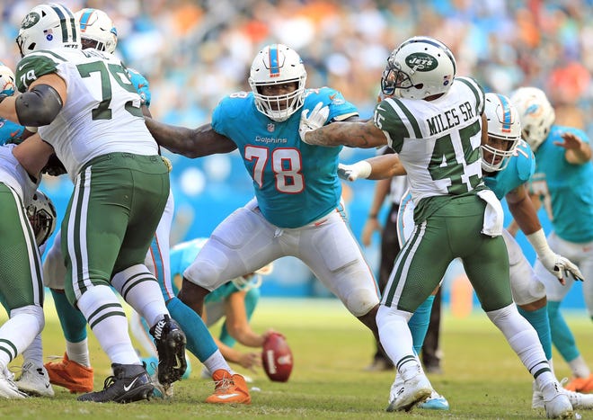 Miami Dolphins offensive tackle Laremy Tunsil (78) blocks in the first half against the New York Jets on Sunday, Nov. 4, 2018 at Hard Rock Stadium in Miami Gardens, Fla. (Al Diaz/Miami Herald/TNS)