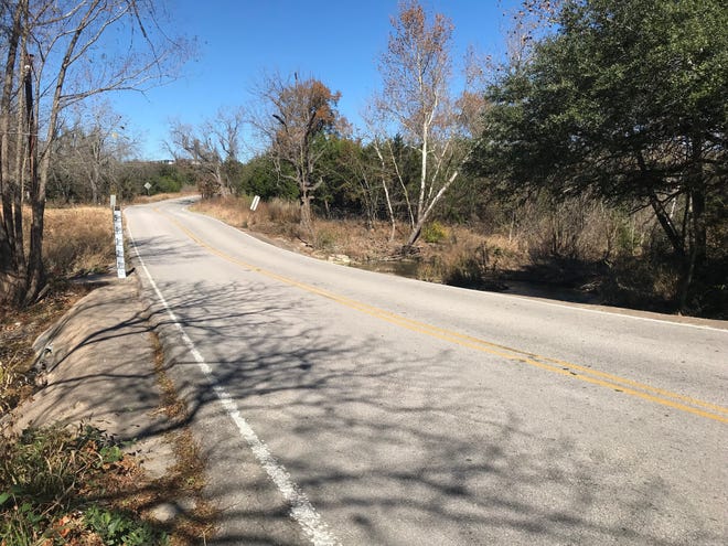 Residents living in the Homestead neighborhood on Great Divide Drive are divided on whether or not to build a bridge over Little Barton Creek. [LUZ MORENO-LOZANO/LAKE TRAVIS VIEW]