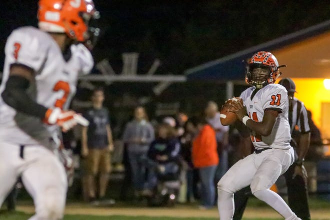 South View quarterback Donovan Brewington threw for 3,021 yards in 2018, becoming the first Cumberland County player to pass the 3,000-yard season passing mark. [Raul F. Rubiera/The Fayetteville Observer]