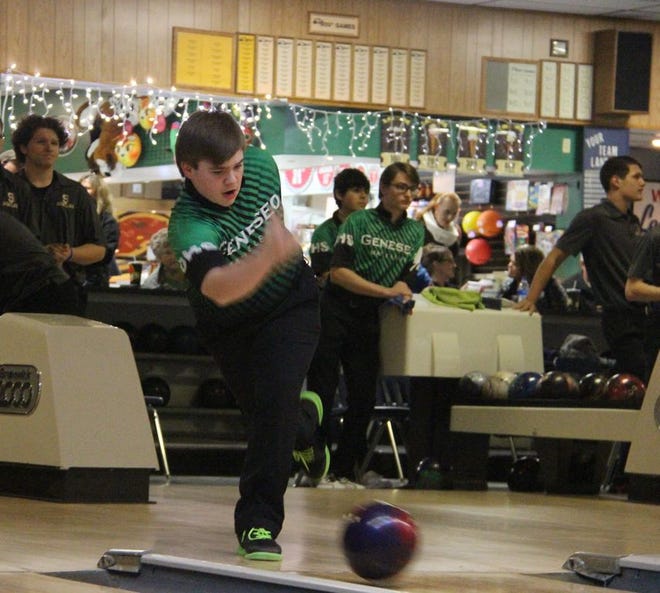 Justin Ford releases his ball during Geneseo’s dual against Sycamore at Lee’s Lanes.