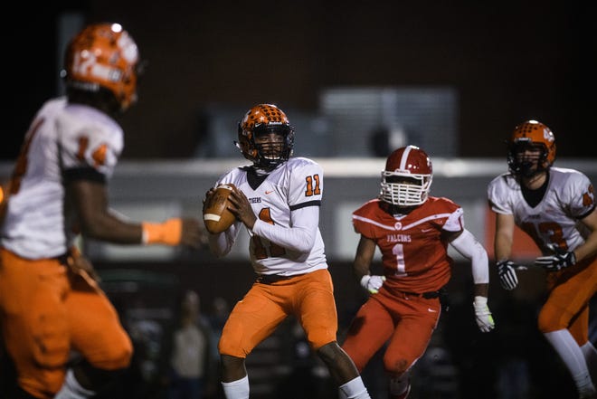 South View quarterback Donovan Brewington (11) has been added to the 2018 Shrine Bowl of the Carolinas roster. [Andrew Craft/The Fayetteville Observer]