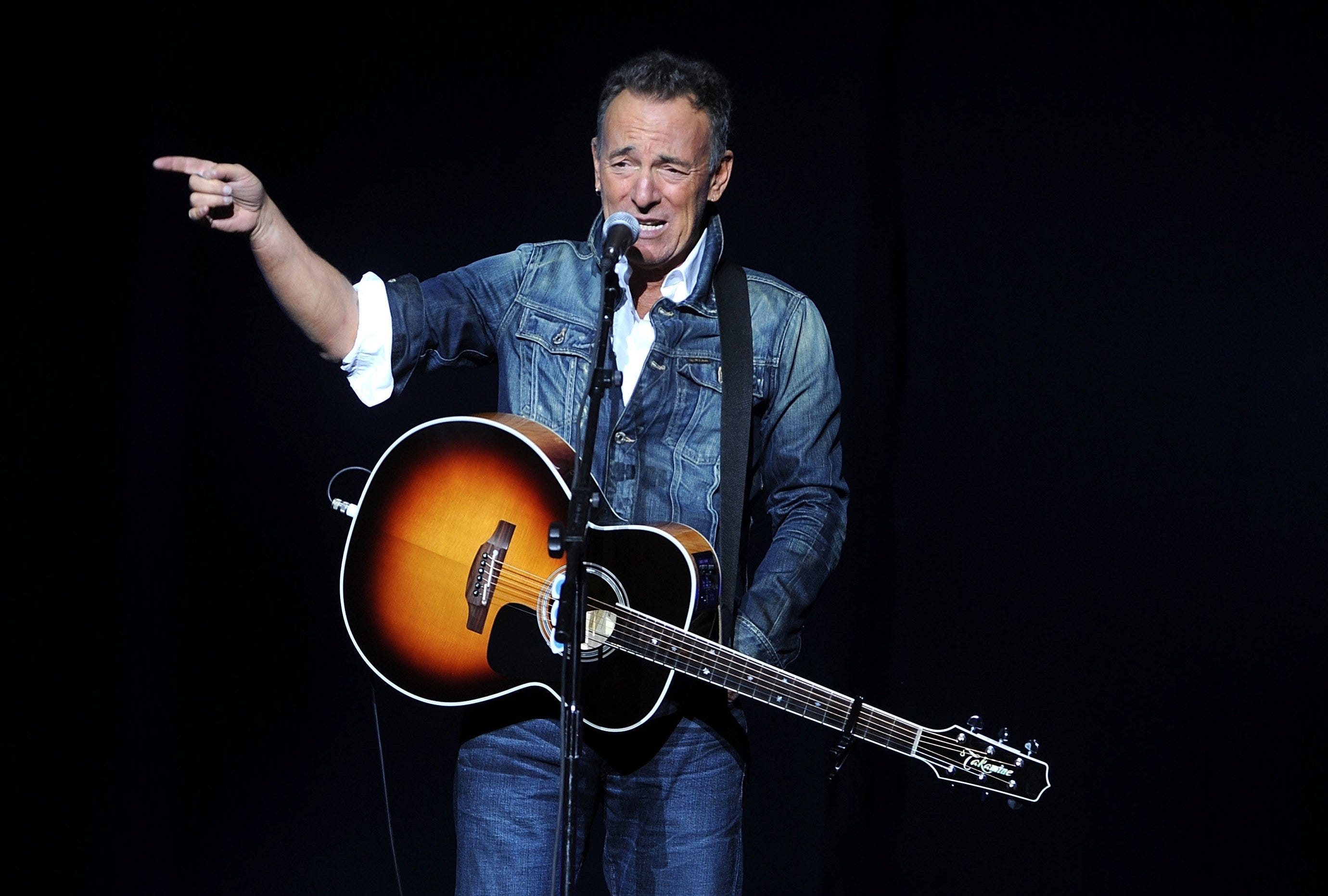 Ægte taske overskydende I saw Bruce Springsteen on Broadway. Then, I went to find his past in New  Jersey.