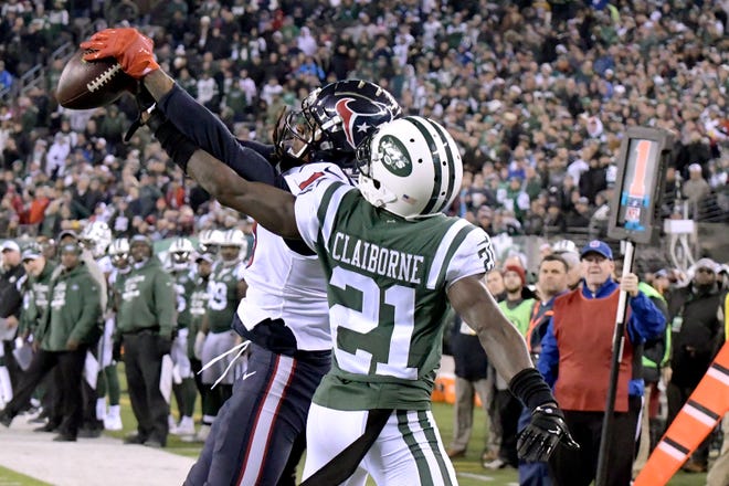 DeAndre Hopkins, left, fends off Jets cornerback Morris Claiborne (21) to catch the go-ahead touchdown in the Texans' 29-22 win on Saturday night. (Associated Press/Bill Kostroun)