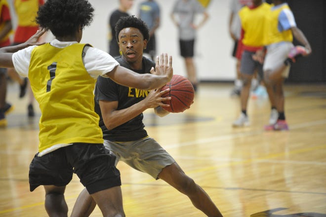 Evans senior guard Cameron Cabarrus eyes a teammate for a pass during practice Monday. [DAVID LEE/THE AUGUSTA CHRONICLE]