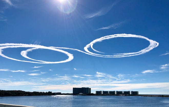 A fighter pilot created this figure-8 in the sky. [ED OFFLEY/SPECIAL TO THE NEWS HERALD]