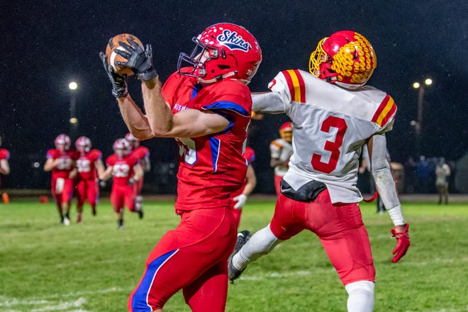 Neshaminy's Cory Joyce makes a catch just before running the ball in for a touchdown. [MICHELE HADDON / PHOTOJOURNALIST]