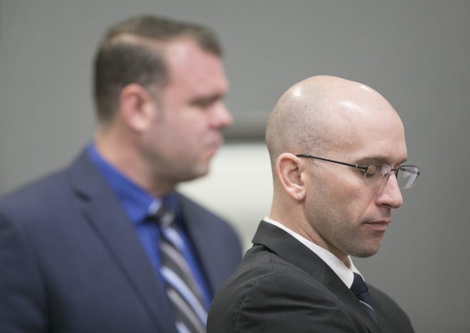 Austin police officers Robert Pfaff, left, and Donald Petraitis wait during a break Wednesday in their trial on charges of having used excessive force during an arrest and lying about the circumstances surrounding the incident. A jury found them not guilty late Wednesday. [JAY JANNER/AMERICAN-STATESMAN]
