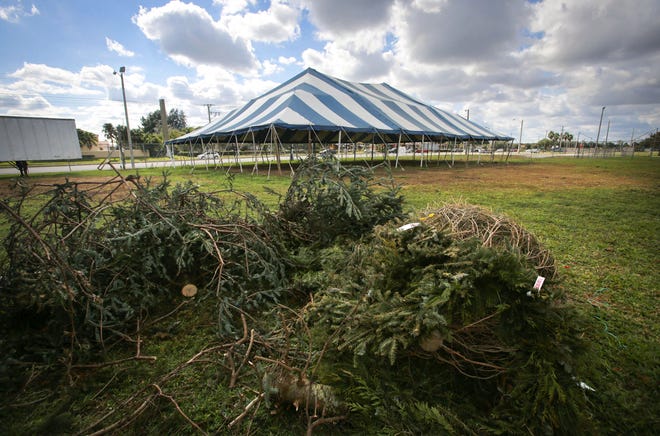 The Tree Towne Christmas Trees & Wreaths tent on Hypoluxo Road is empty Wednesday, December 19, 2018. [BRUCE R. BENNETT/palmbeachpost.com]
